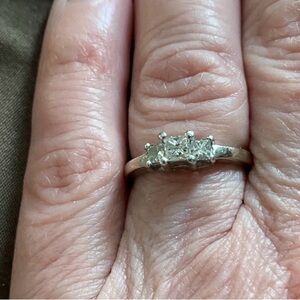 14kt Platinum White Gold Three-Stone Genuine Diamonds Princess Cut Ring Size 6